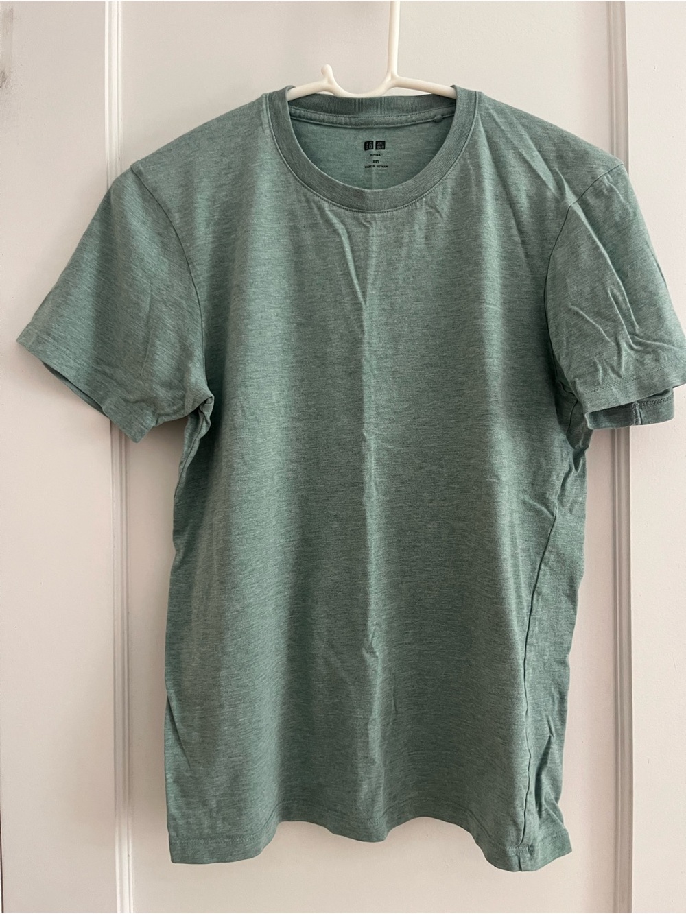 Uniqlo Men’s Heather Sage Green Short Sleeve Crew Tee